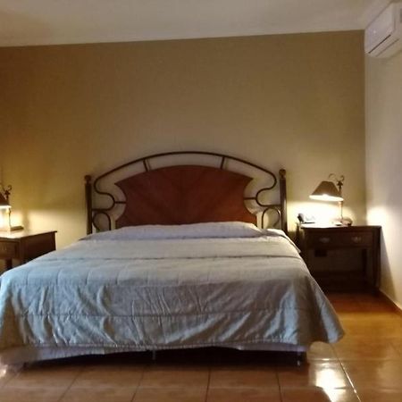 Puerta De Hierro Hotel Санта-Крус-де-ла-Сьерра Экстерьер фото