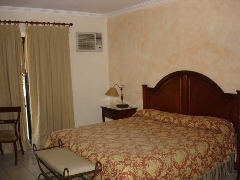 Puerta De Hierro Hotel Санта-Крус-де-ла-Сьерра Экстерьер фото