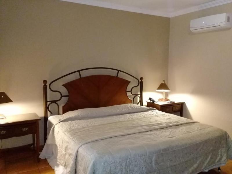 Puerta De Hierro Hotel Санта-Крус-де-ла-Сьерра Экстерьер фото